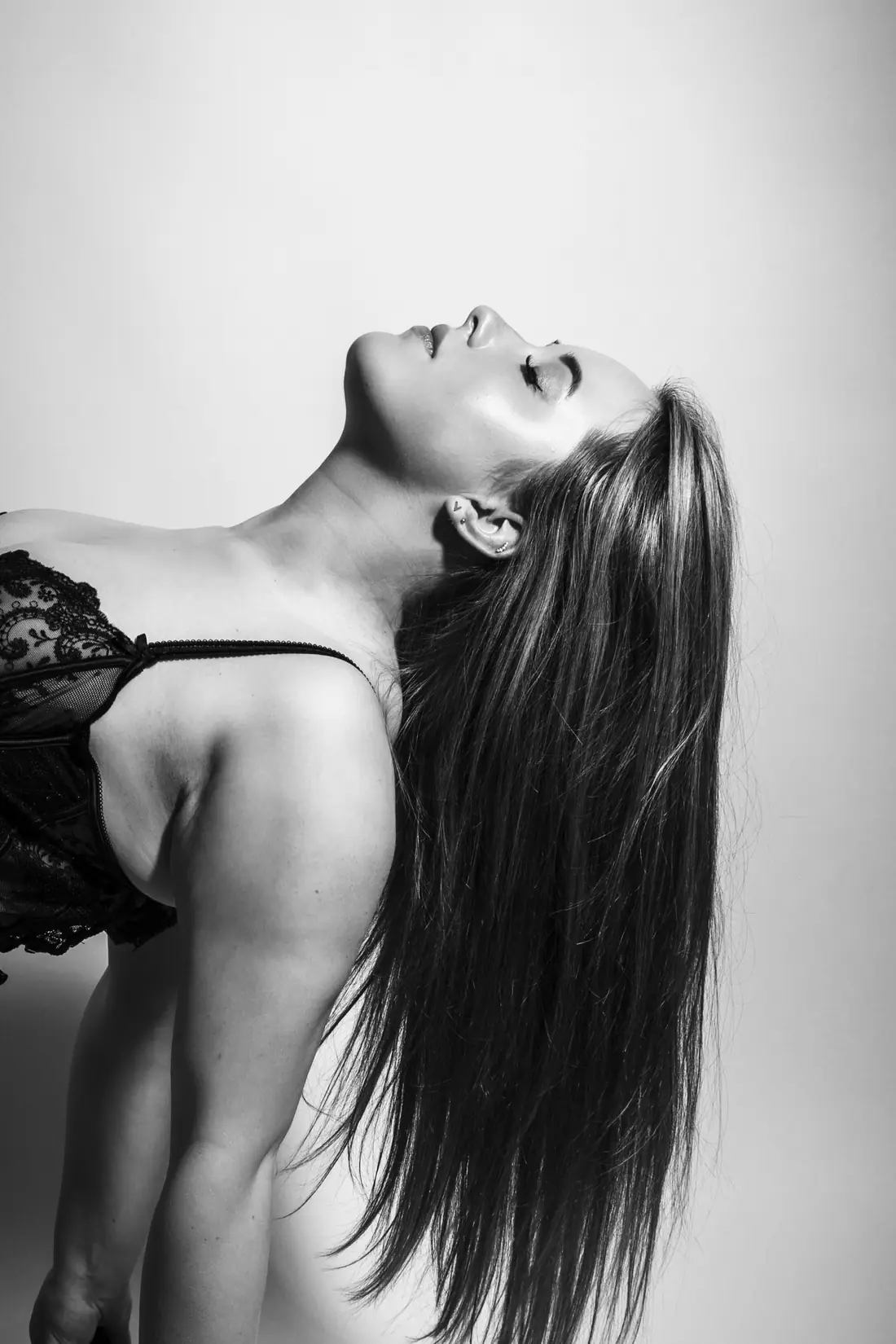 Elegant zwart-wit boudoirbeeld
